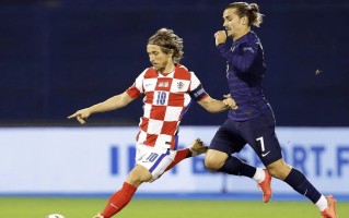 克罗地亚队与瑞典队激战，鏖战不止！