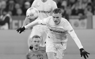 拜仁慕尼黑主场不敌勒沃库森，遭遇颓势