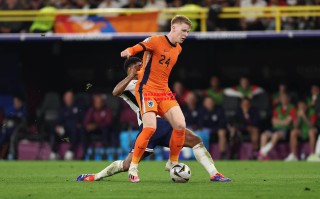 星空体育官网-荷兰队在欧预赛中取得胜利，成功晋级半决赛