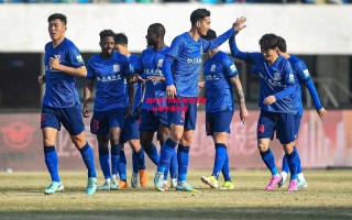 星空体育官网入口-国内豪门球队激战正酣，比赛节奏快速