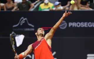 星空体育官方网站-西班牙网球选手强势逆袭，夺冠成功