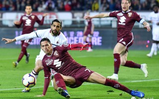 星空体育-佛罗伦萨门将奇迹扑救，帮助球队保持不败