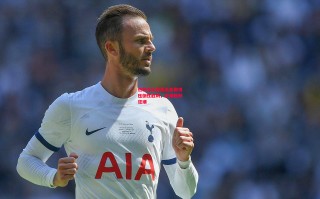 星空体育官方网站-热刺全队发挥出色取得压倒性胜利，迎来胜利狂潮