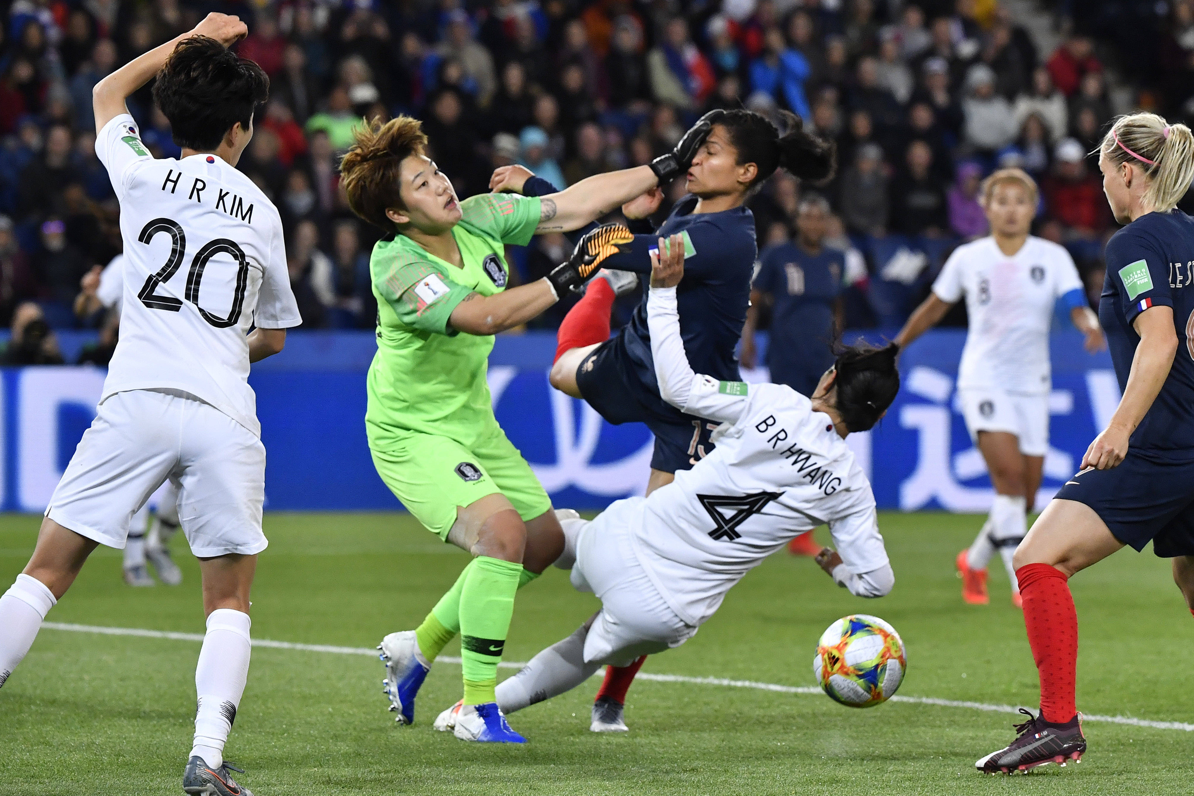 柏林赫塔主教练下课，寻找新帅接手-第1张图片-星空体育官方网站