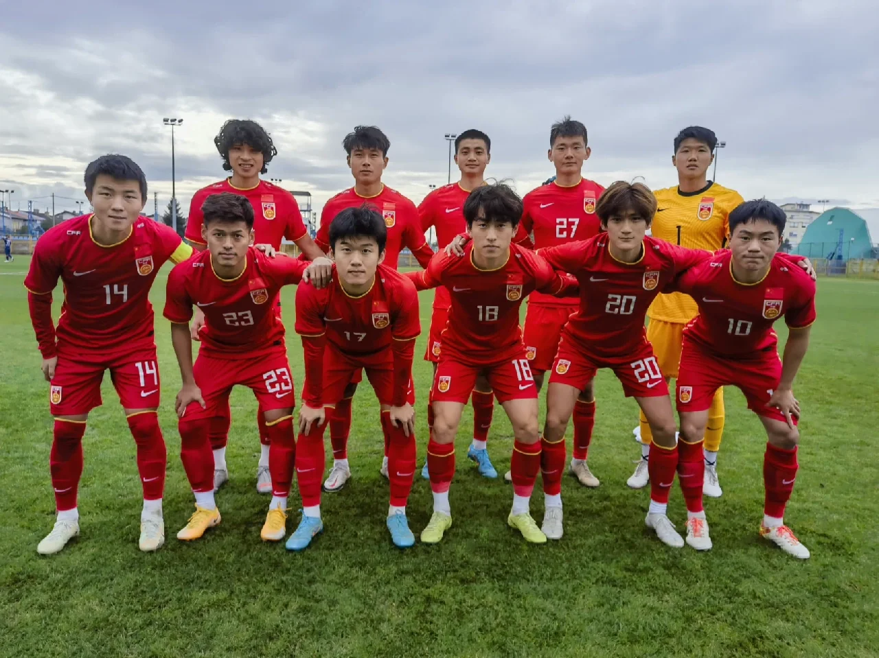 星空体育官网-顶级球队闪亮登场，掀起一场激烈的对抗-第2张图片-星空体育官方网站